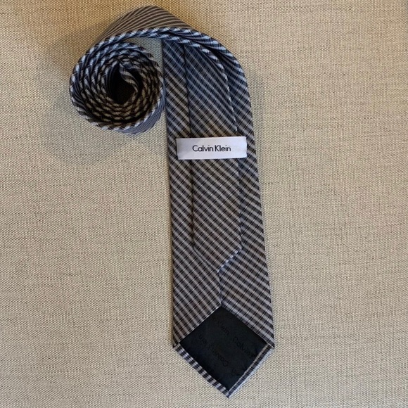 Calvin Klein Men’s Silk Tie - Picture 2 of 4